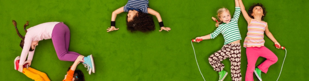 Children posing with a jumprope